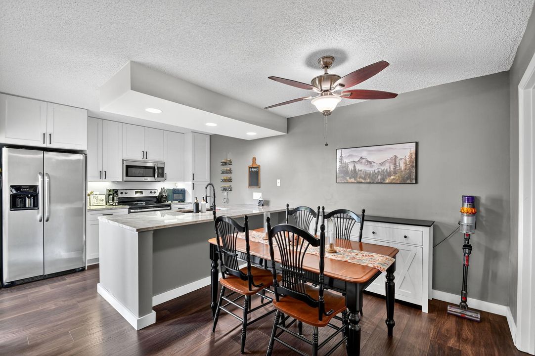 For Sale: $315,000 (2 beds, 2 baths, 1236 Square Feet)