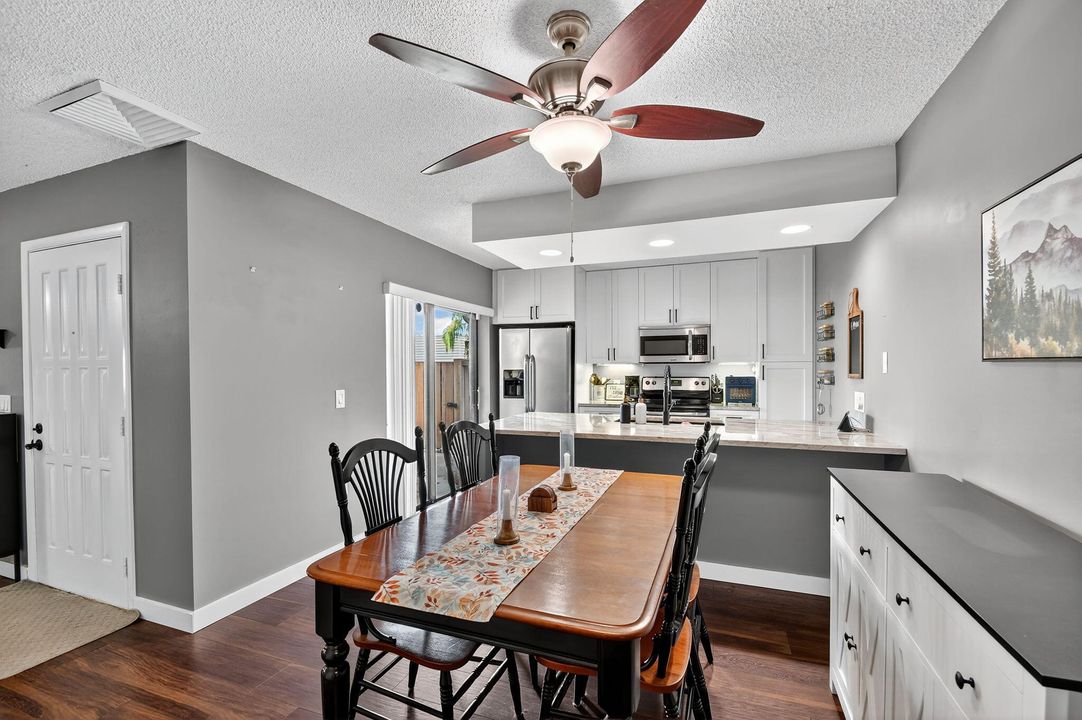 For Sale: $315,000 (2 beds, 2 baths, 1236 Square Feet)