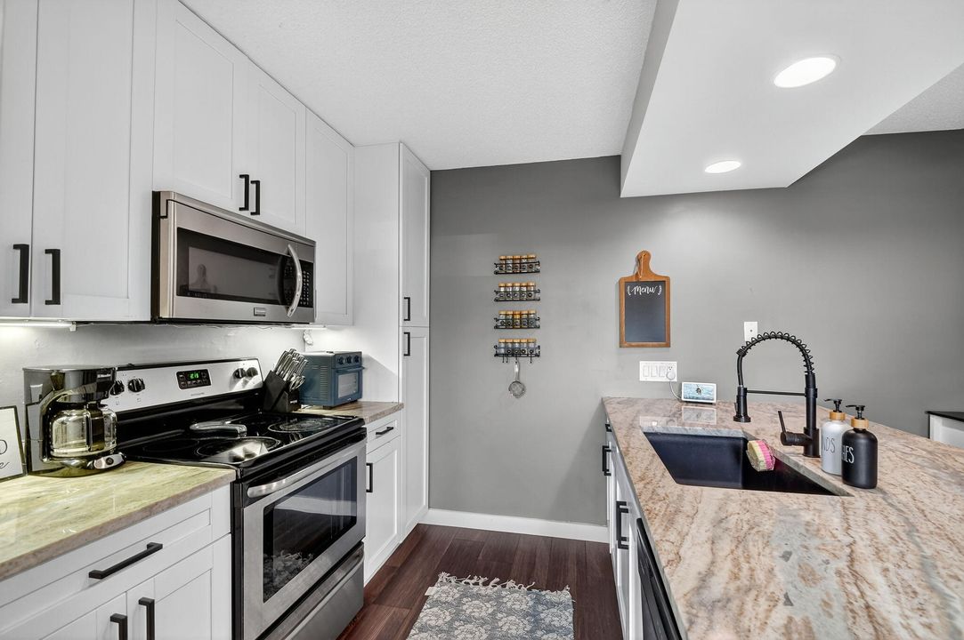 For Sale: $315,000 (2 beds, 2 baths, 1236 Square Feet)