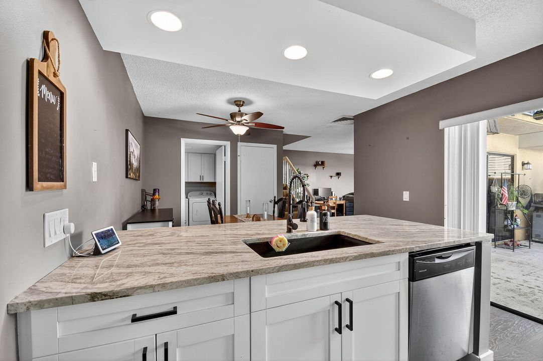 For Sale: $315,000 (2 beds, 2 baths, 1236 Square Feet)