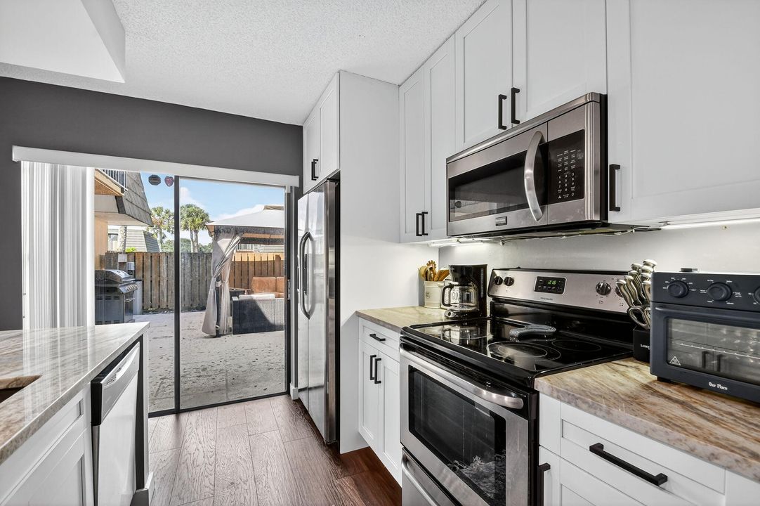 For Sale: $315,000 (2 beds, 2 baths, 1236 Square Feet)