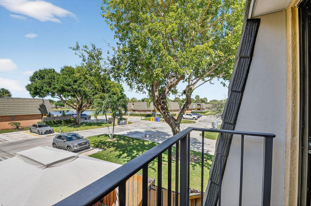 For Sale: $315,000 (2 beds, 2 baths, 1236 Square Feet)