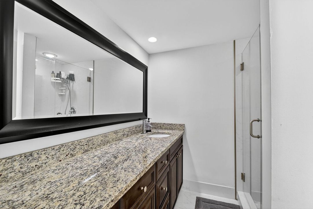 For Sale: $315,000 (2 beds, 2 baths, 1236 Square Feet)