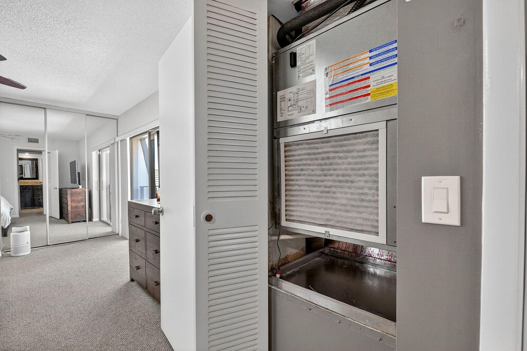 For Sale: $315,000 (2 beds, 2 baths, 1236 Square Feet)