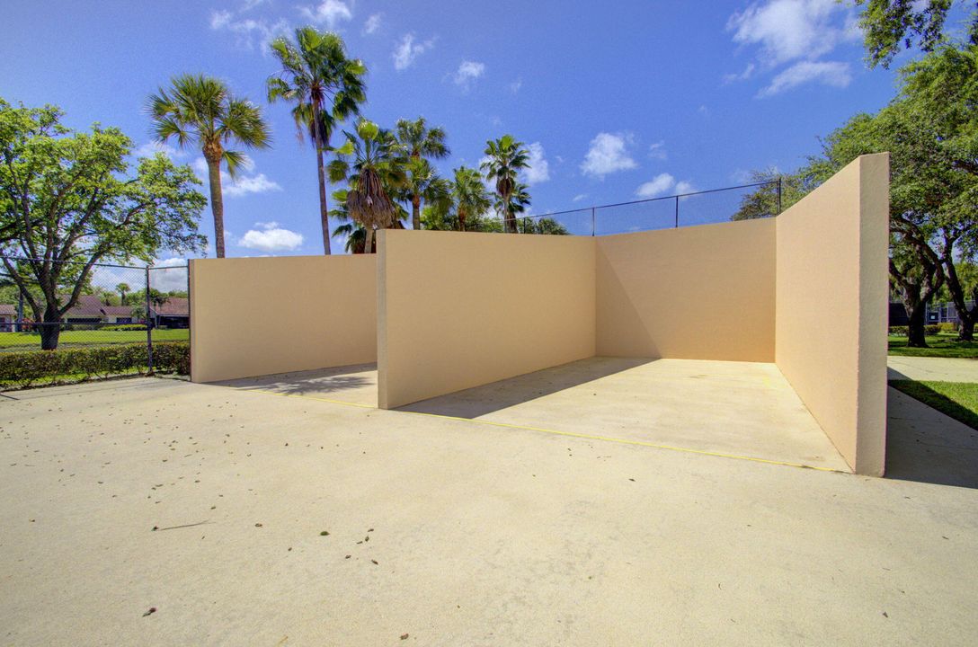 For Sale: $315,000 (2 beds, 2 baths, 1236 Square Feet)