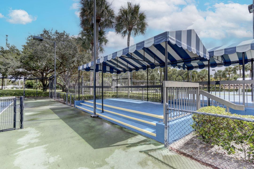 For Sale: $315,000 (2 beds, 2 baths, 1236 Square Feet)