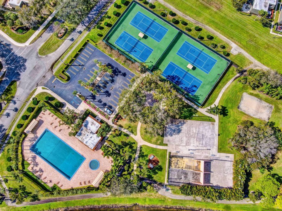 For Sale: $315,000 (2 beds, 2 baths, 1236 Square Feet)