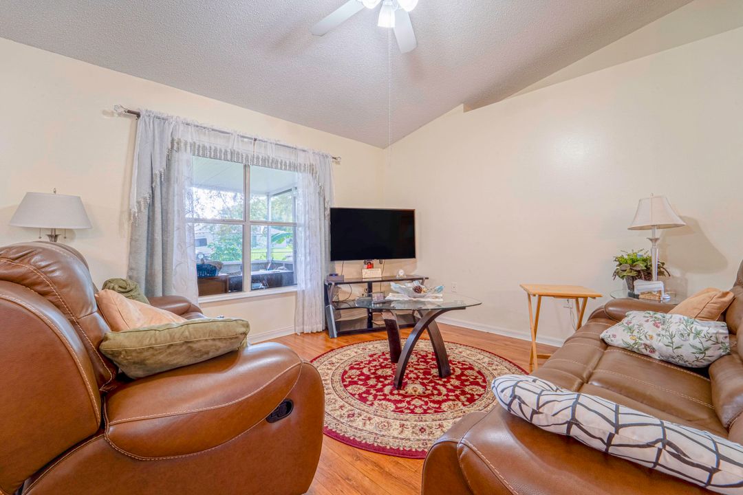 Под контрактом: $355,000 (3 спален, 2 ванн, 1628 Квадратных фут)