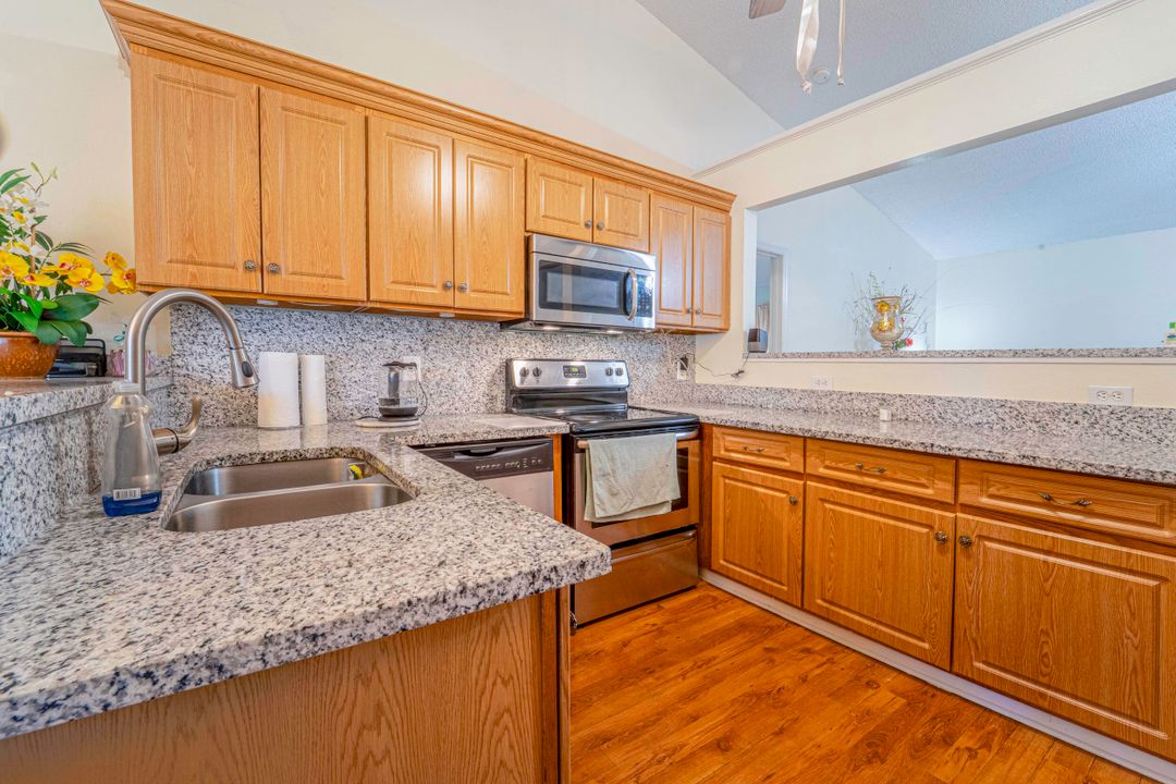 Под контрактом: $355,000 (3 спален, 2 ванн, 1628 Квадратных фут)