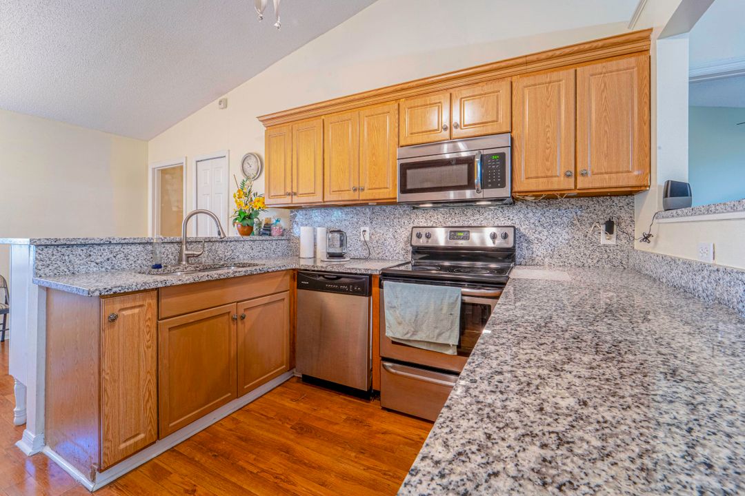 Под контрактом: $355,000 (3 спален, 2 ванн, 1628 Квадратных фут)