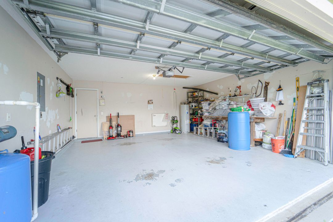 Под контрактом: $355,000 (3 спален, 2 ванн, 1628 Квадратных фут)