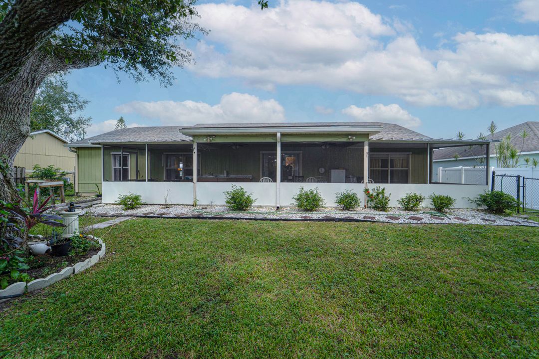 Под контрактом: $355,000 (3 спален, 2 ванн, 1628 Квадратных фут)