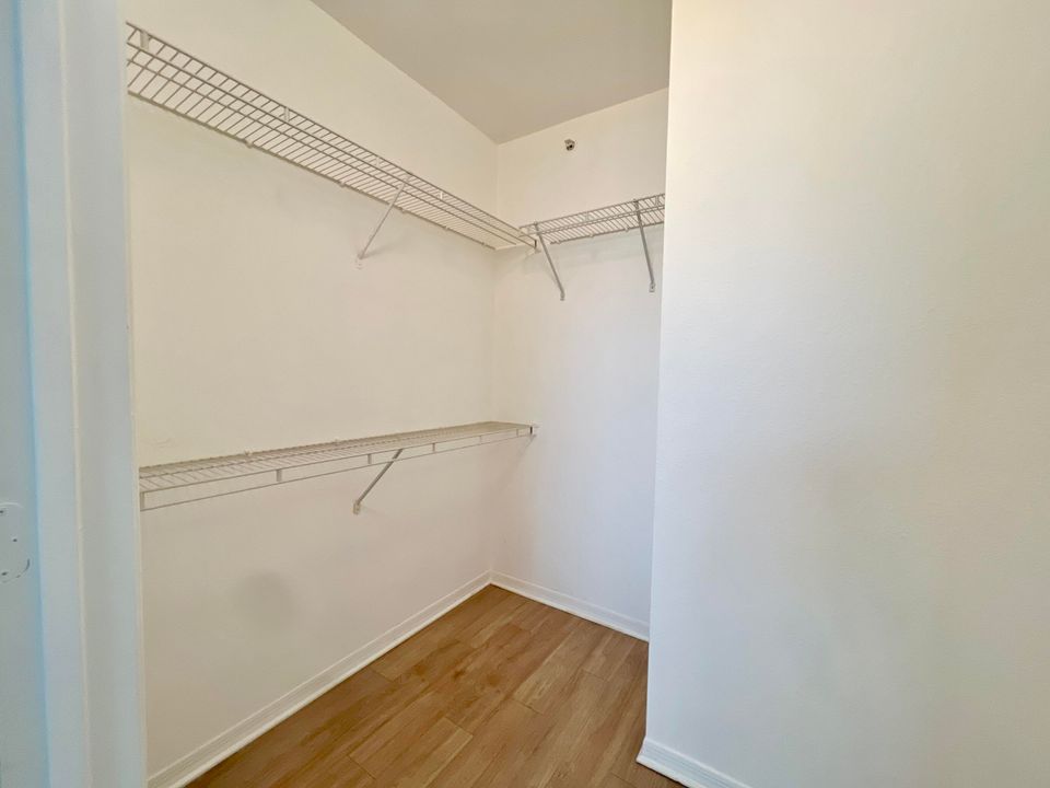 Под контрактом: $2,700 (3 спален, 2 ванн, 1381 Квадратных фут)