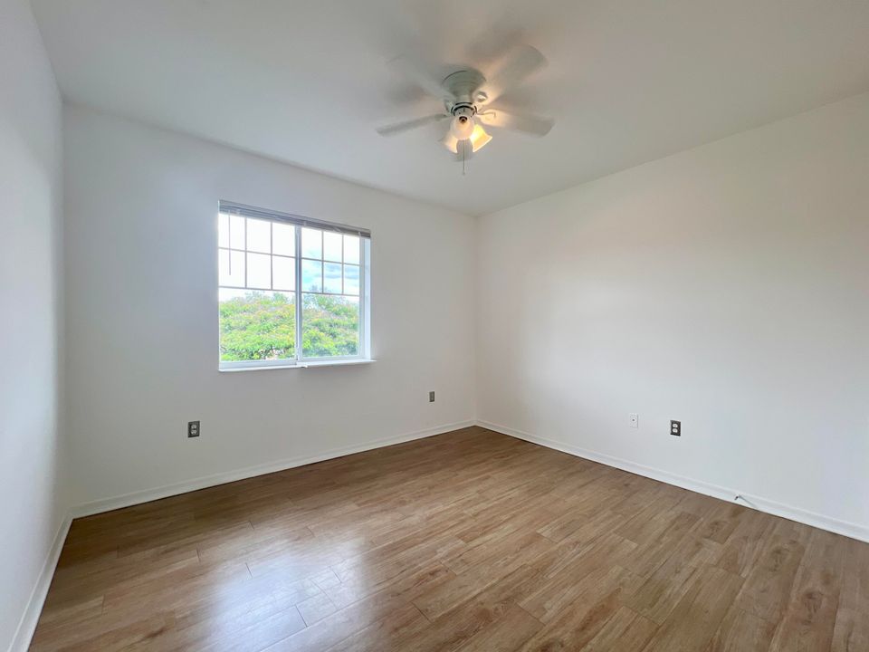 Под контрактом: $2,700 (3 спален, 2 ванн, 1381 Квадратных фут)