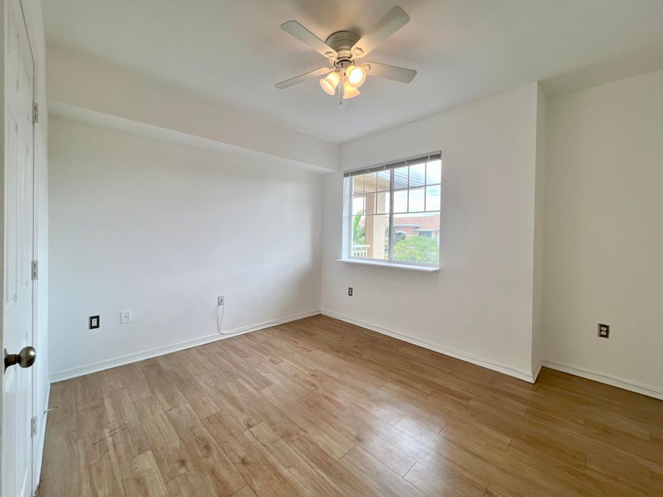 Под контрактом: $2,700 (3 спален, 2 ванн, 1381 Квадратных фут)