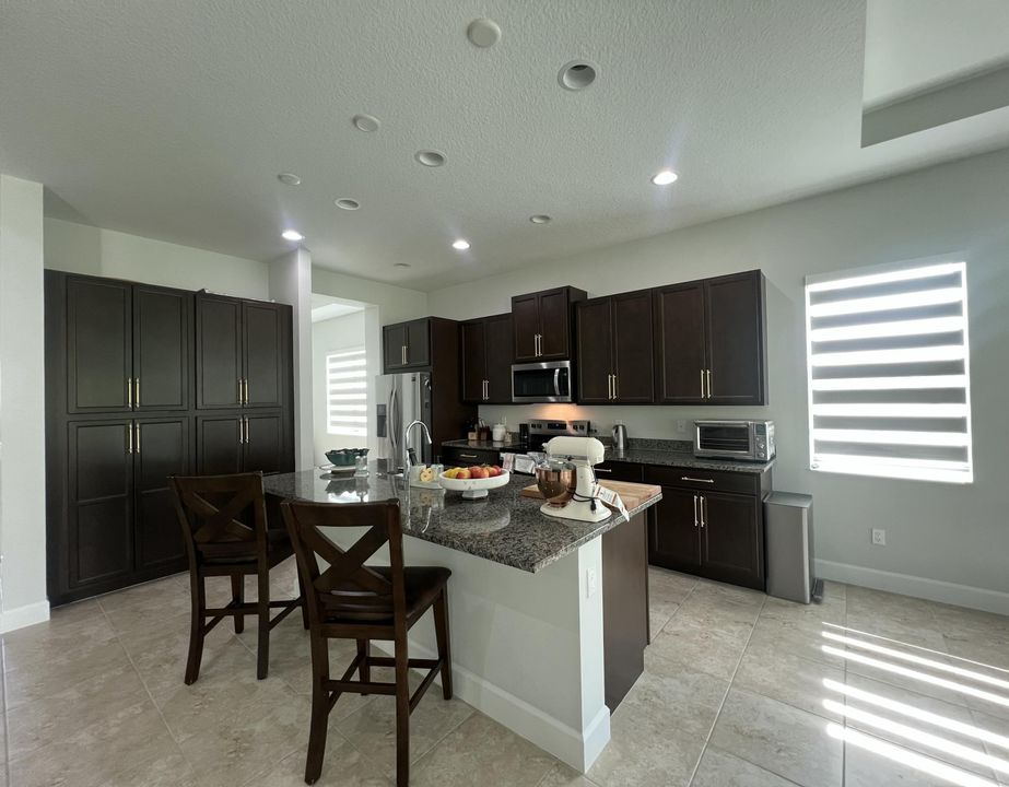 For Sale: $899,000 (4 beds, 4 baths, 3172 Square Feet)