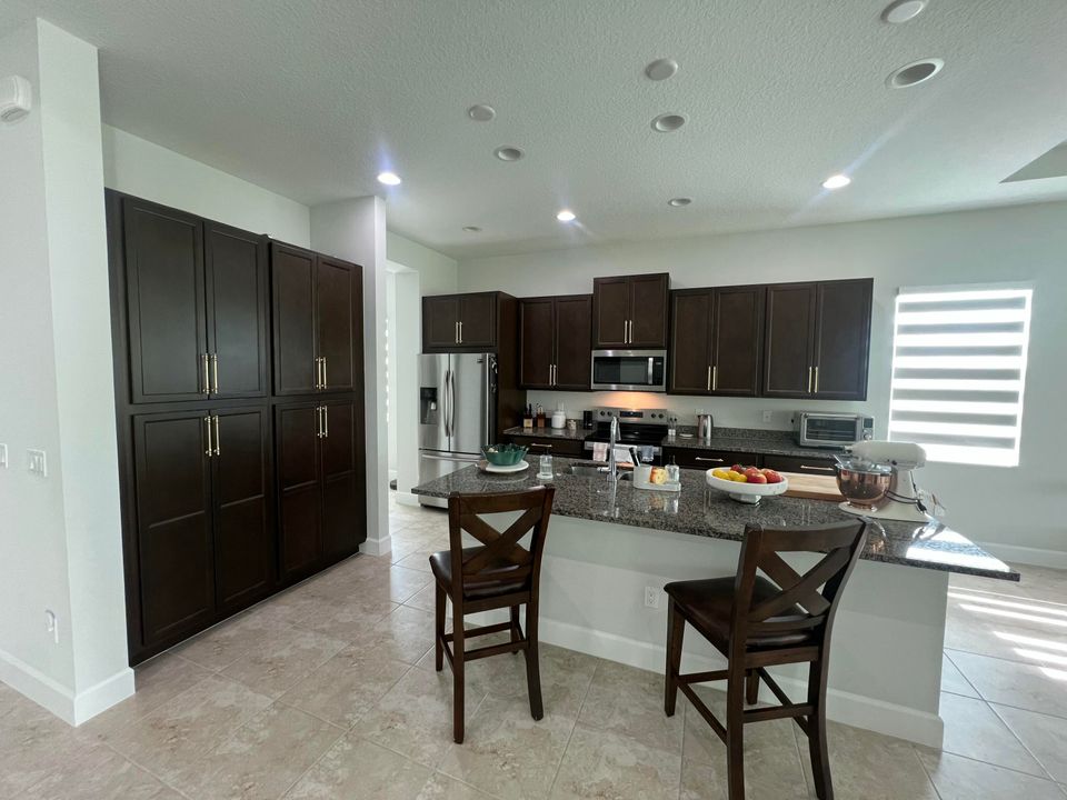 For Sale: $899,000 (4 beds, 4 baths, 3172 Square Feet)