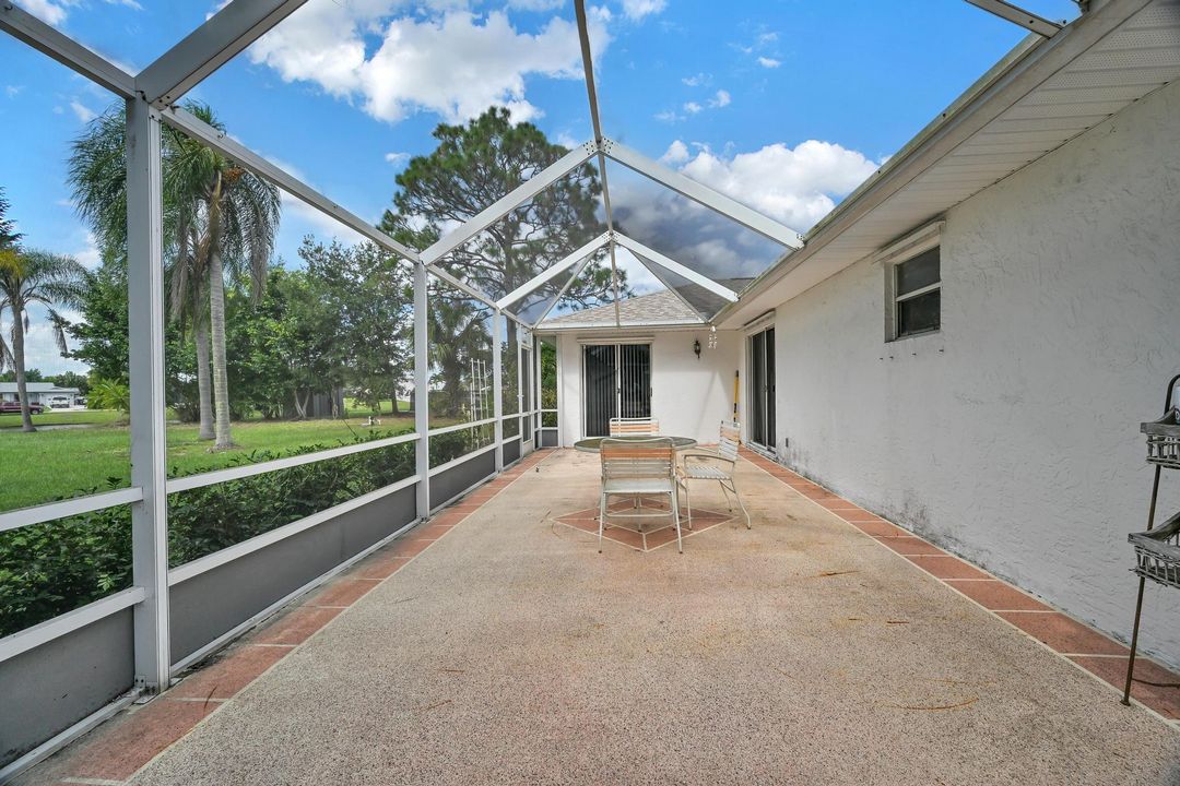 Active With Contract: $359,900 (3 beds, 2 baths, 1480 Square Feet)