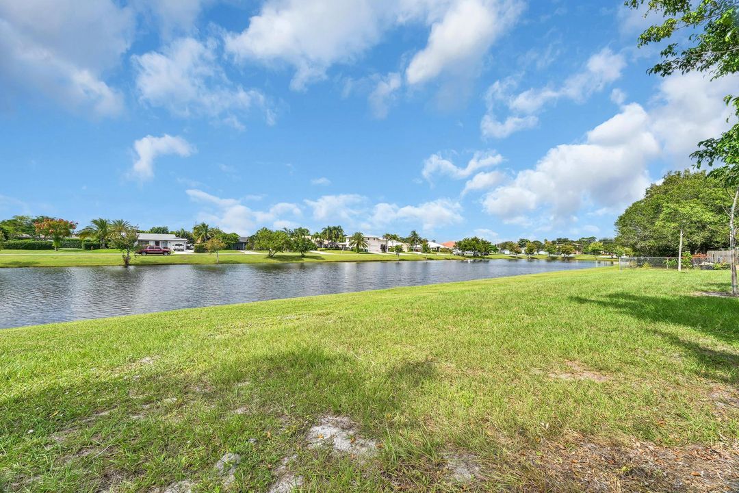 Active With Contract: $359,900 (3 beds, 2 baths, 1480 Square Feet)