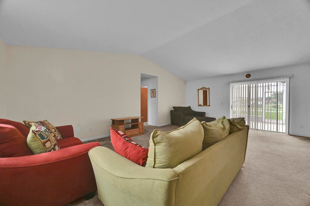 Active With Contract: $359,900 (3 beds, 2 baths, 1480 Square Feet)