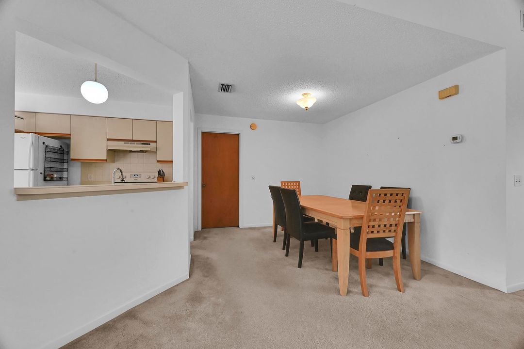 Active With Contract: $359,900 (3 beds, 2 baths, 1480 Square Feet)