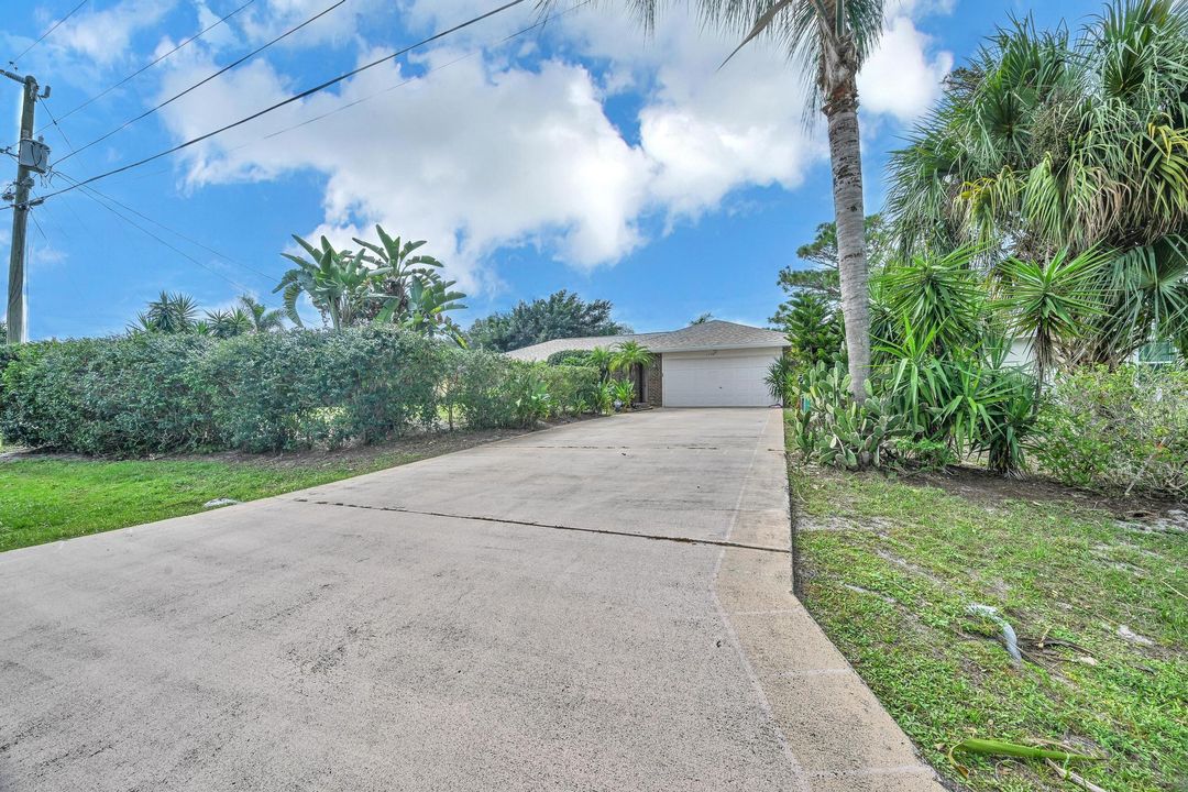 Active With Contract: $359,900 (3 beds, 2 baths, 1480 Square Feet)