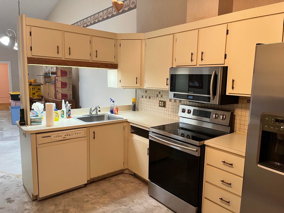 For Sale: $243,900 (2 beds, 2 baths, 1299 Square Feet)