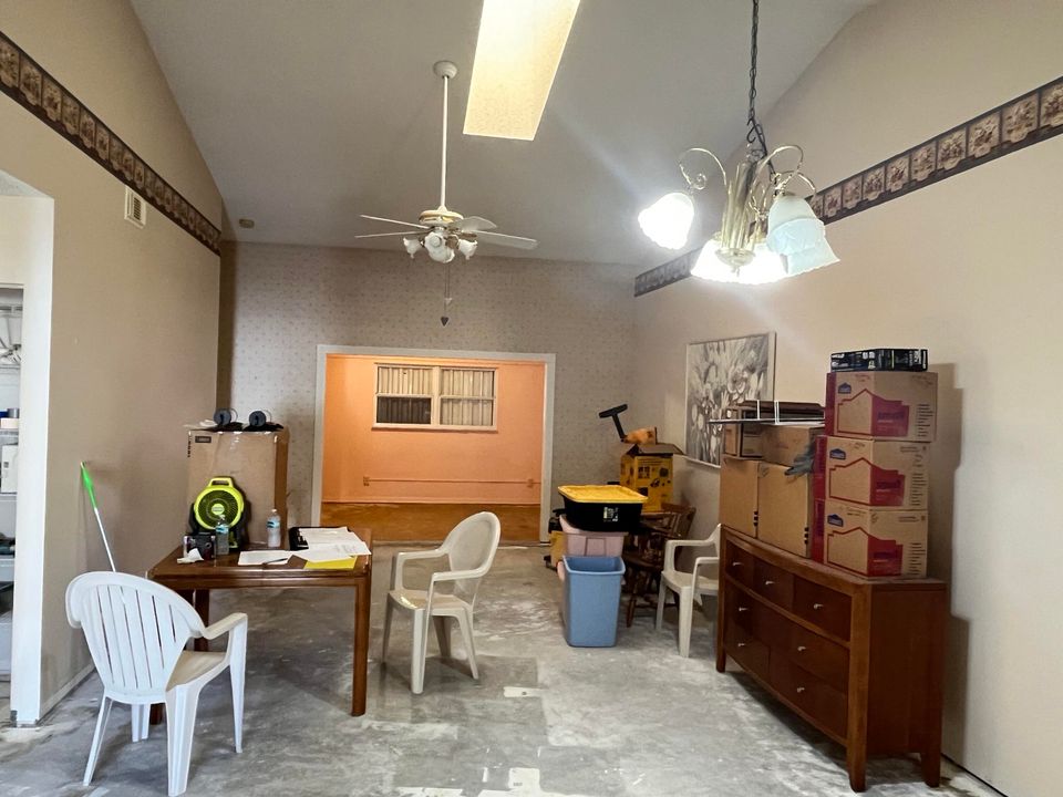 For Sale: $243,900 (2 beds, 2 baths, 1299 Square Feet)