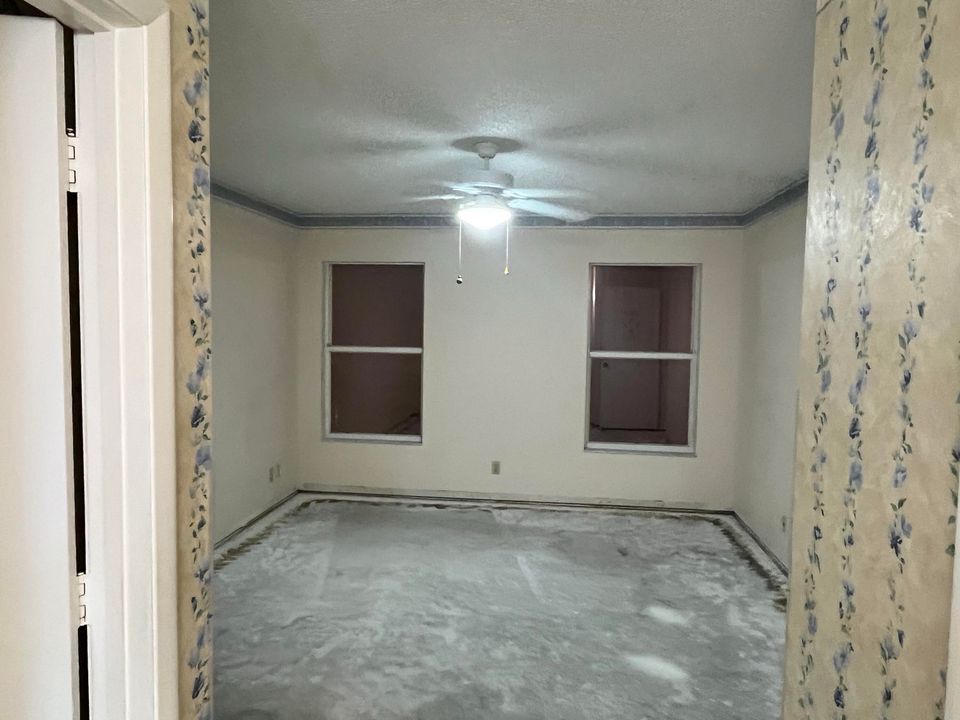 For Sale: $243,900 (2 beds, 2 baths, 1299 Square Feet)