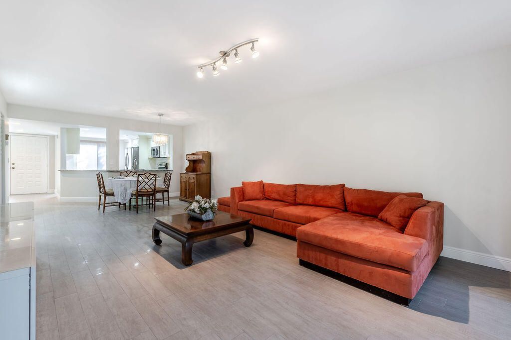 На продажу: $199,000 (2 спален, 2 ванн, 1311 Квадратных фут)