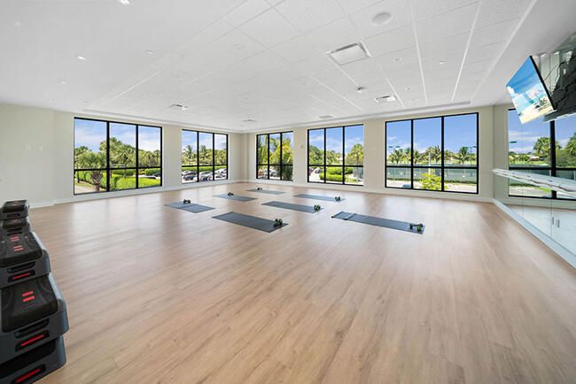 На продажу: $1,290,000 (4 спален, 2 ванн, 2709 Квадратных фут)