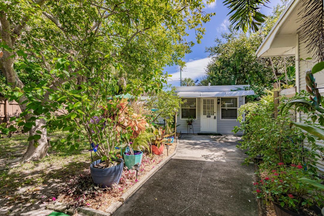 Activo con contrato: $1,849 (2 camas, 1 baños, 880 Pies cuadrados)