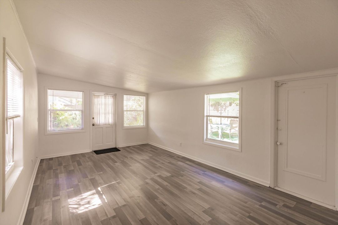 Activo con contrato: $1,849 (2 camas, 1 baños, 880 Pies cuadrados)