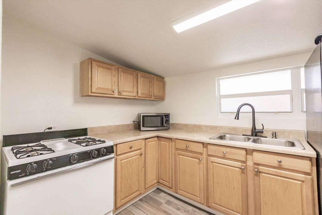 Activo con contrato: $1,849 (2 camas, 1 baños, 880 Pies cuadrados)