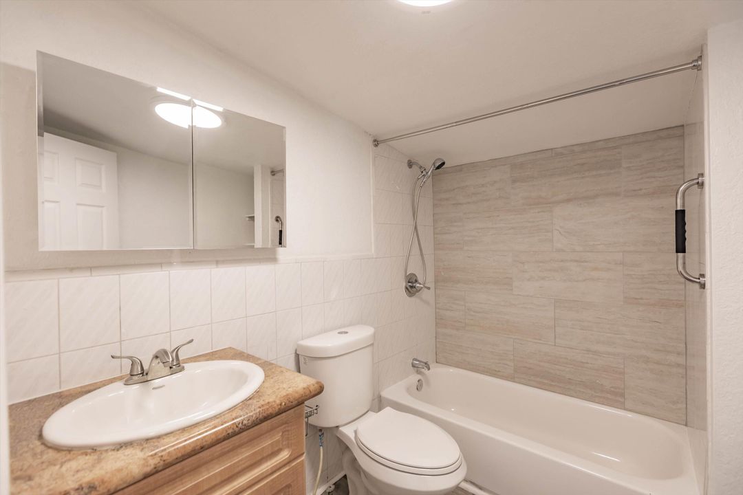 Activo con contrato: $1,849 (2 camas, 1 baños, 880 Pies cuadrados)