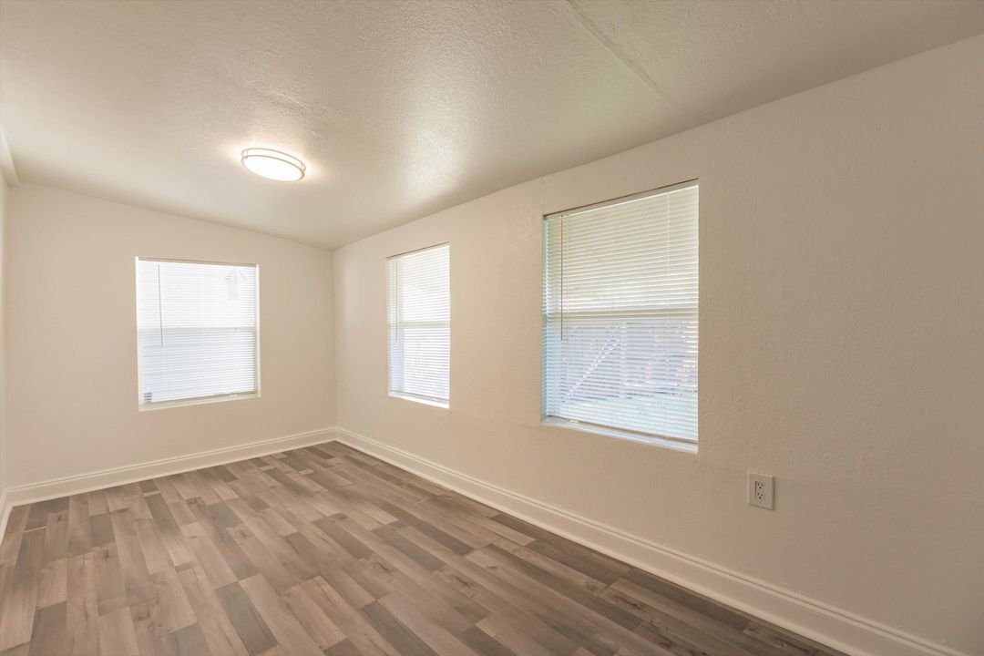 Activo con contrato: $1,849 (2 camas, 1 baños, 880 Pies cuadrados)