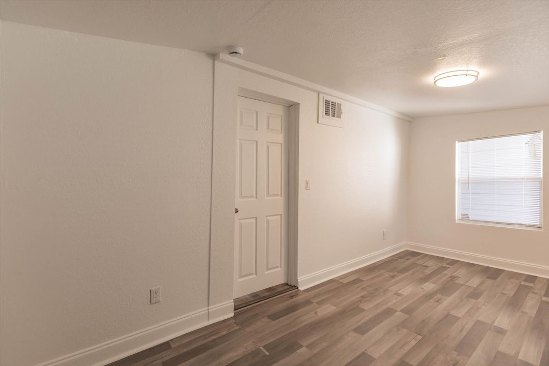 Activo con contrato: $1,849 (2 camas, 1 baños, 880 Pies cuadrados)