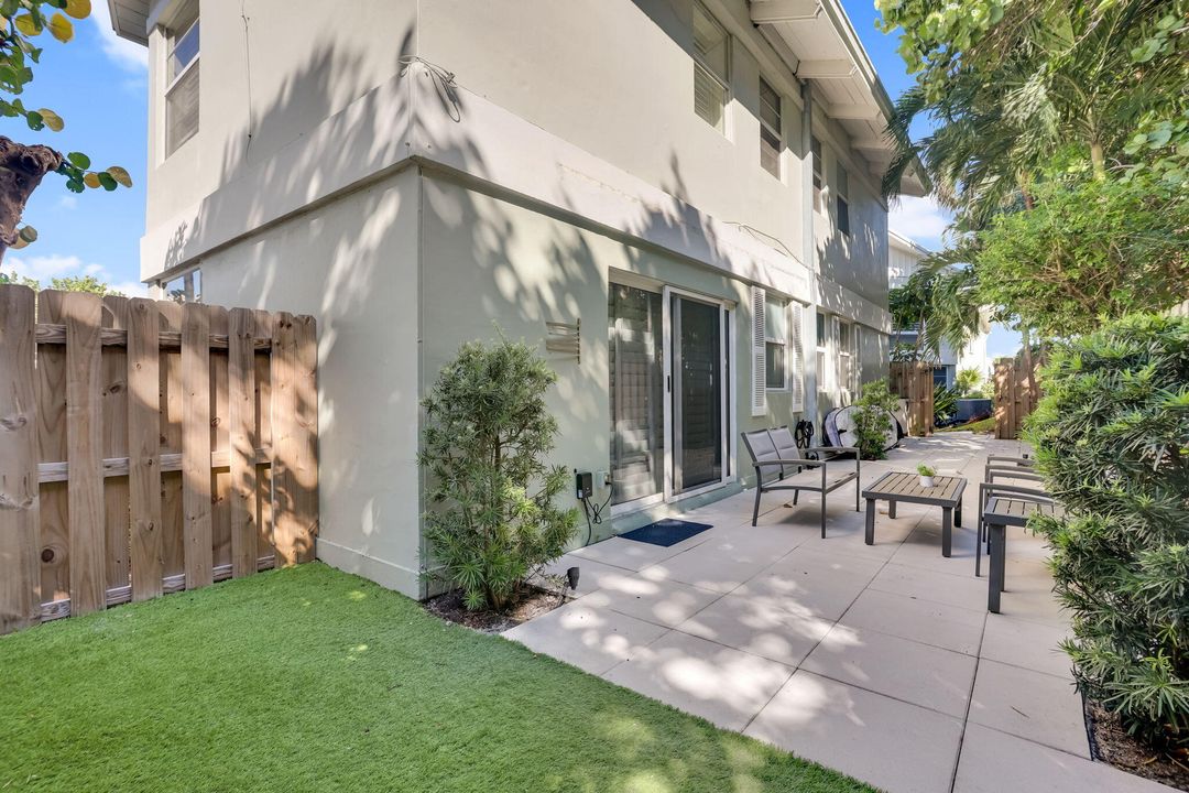 В аренду: $12,000 (2 спален, 2 ванн, 1084 Квадратных фут)