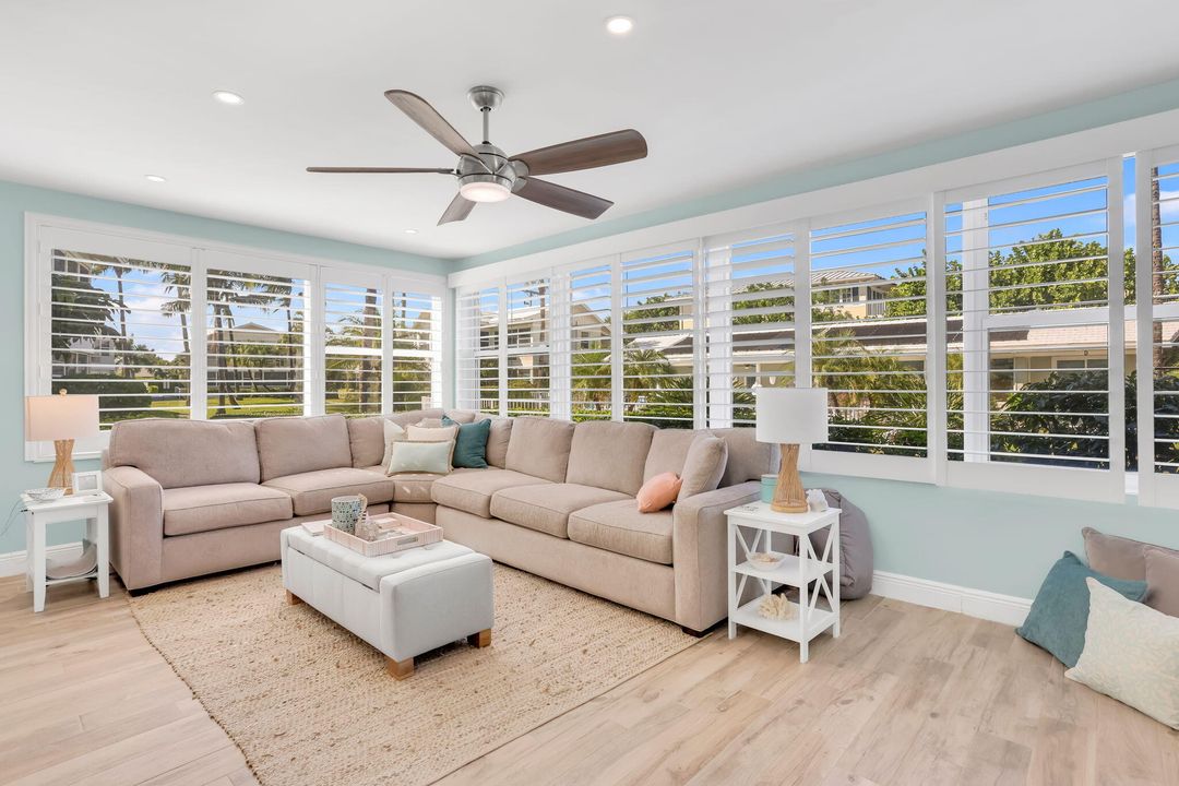 В аренду: $12,000 (2 спален, 2 ванн, 1084 Квадратных фут)