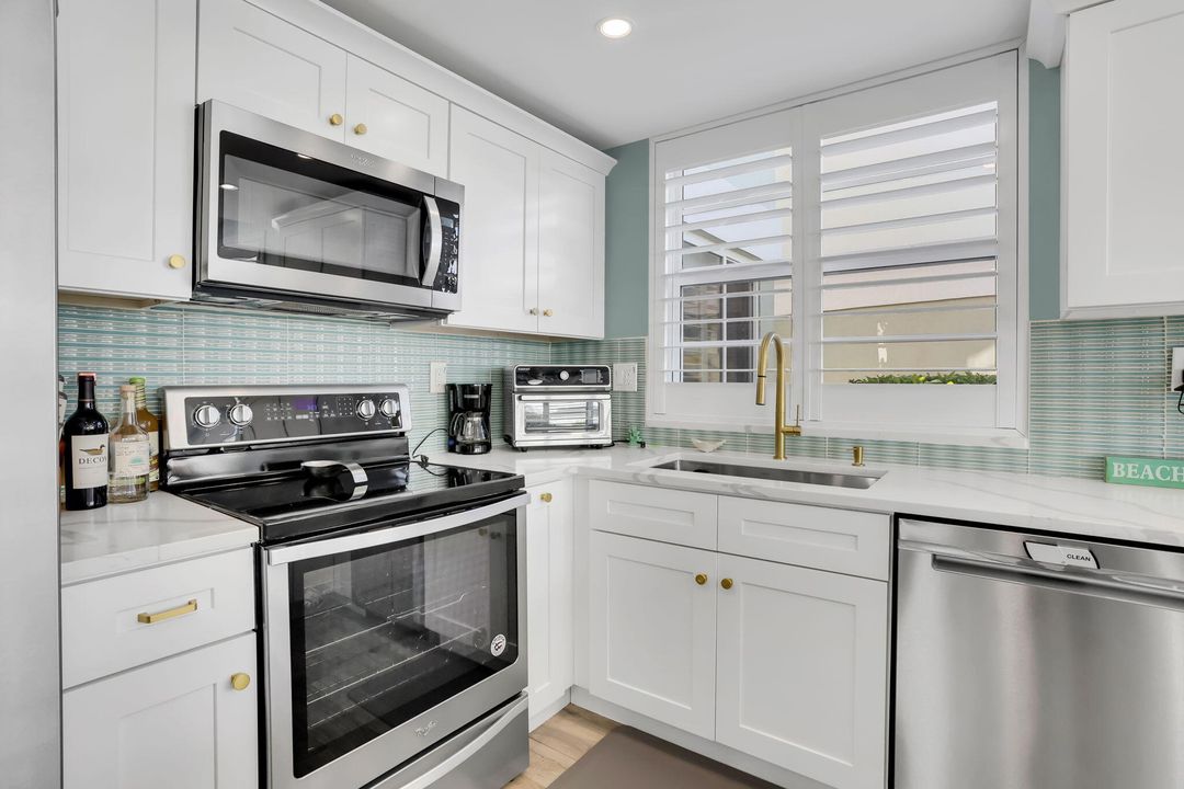 В аренду: $12,000 (2 спален, 2 ванн, 1084 Квадратных фут)