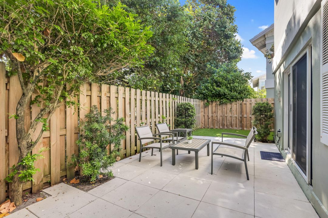 В аренду: $12,000 (2 спален, 2 ванн, 1084 Квадратных фут)