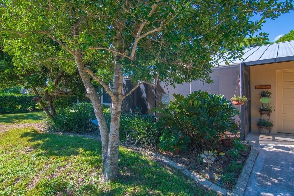 合同活跃: $334,900 (2 贝兹, 2 浴室, 1292 平方英尺)