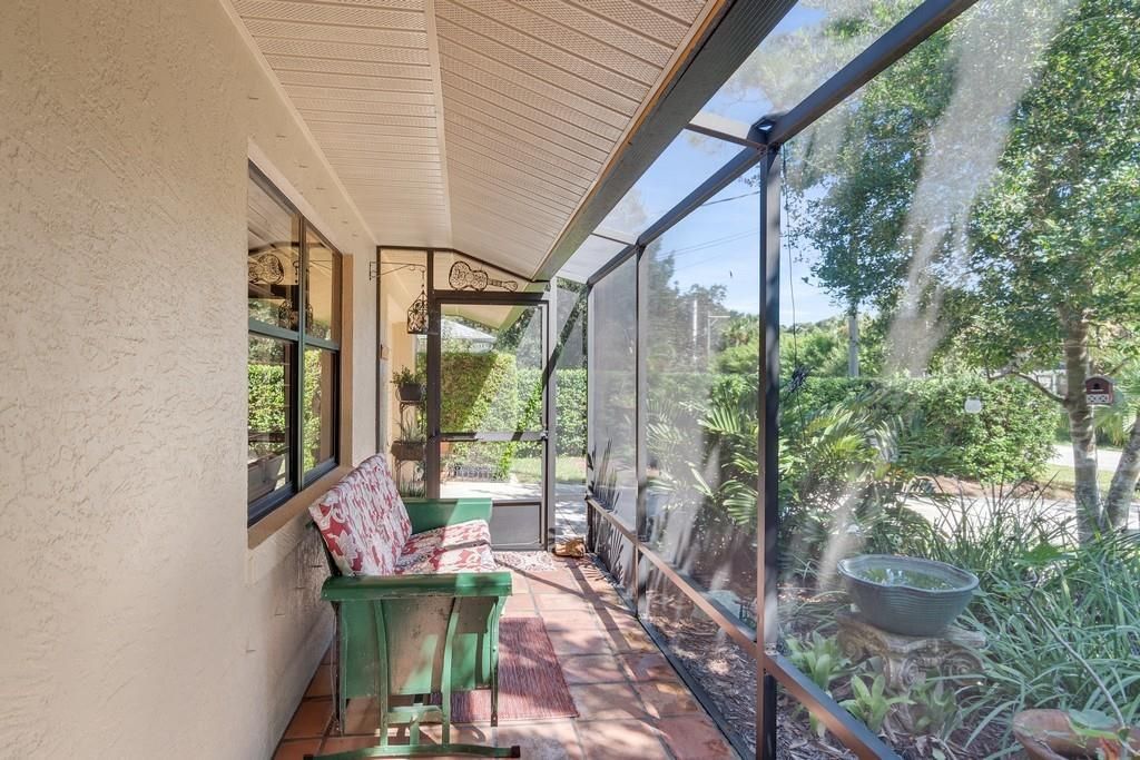 合同活跃: $334,900 (2 贝兹, 2 浴室, 1292 平方英尺)