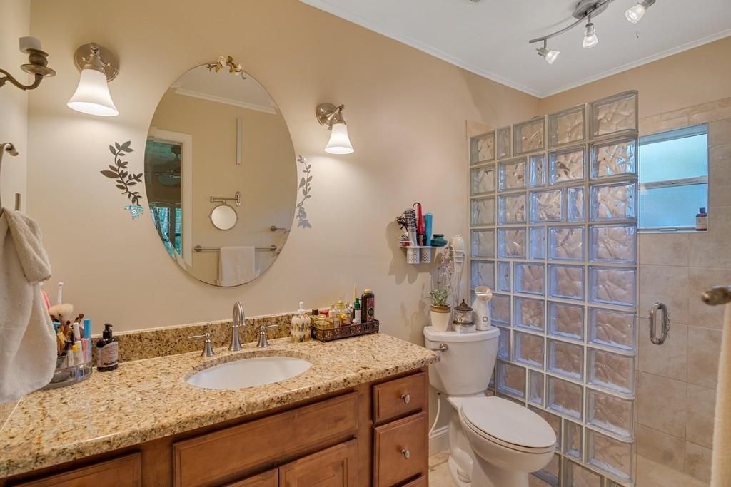 合同活跃: $334,900 (2 贝兹, 2 浴室, 1292 平方英尺)