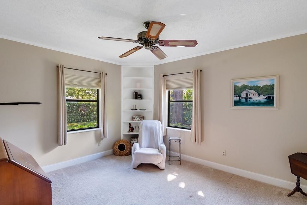 合同活跃: $334,900 (2 贝兹, 2 浴室, 1292 平方英尺)