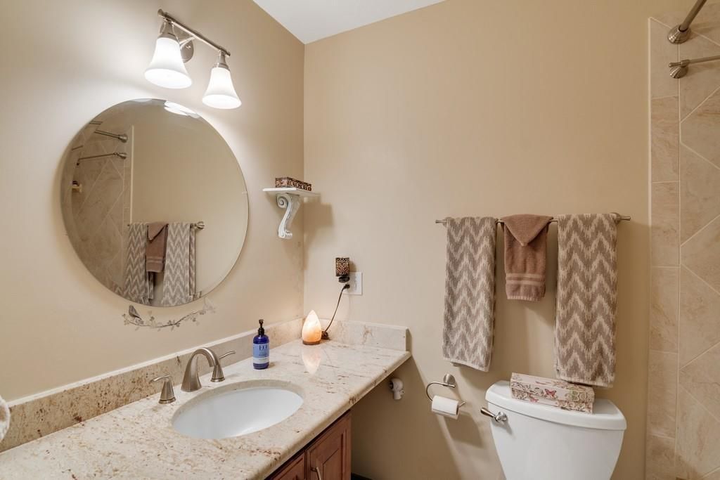 合同活跃: $334,900 (2 贝兹, 2 浴室, 1292 平方英尺)