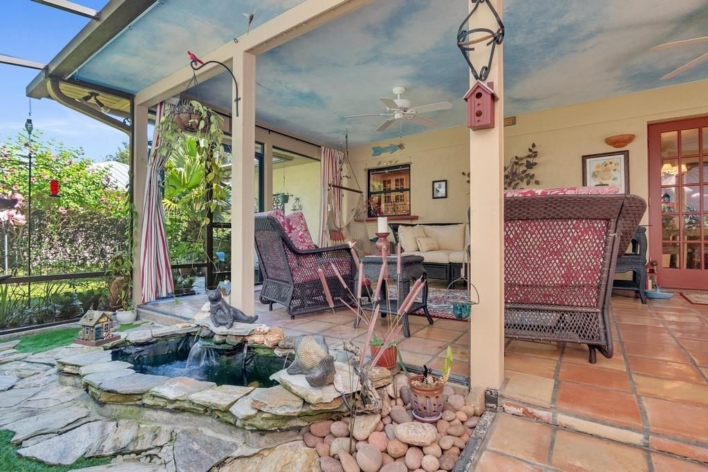 合同活跃: $334,900 (2 贝兹, 2 浴室, 1292 平方英尺)