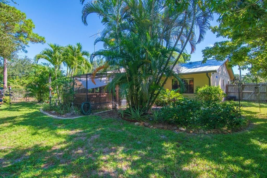 合同活跃: $334,900 (2 贝兹, 2 浴室, 1292 平方英尺)