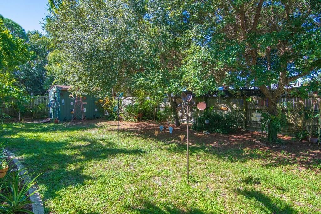 合同活跃: $334,900 (2 贝兹, 2 浴室, 1292 平方英尺)