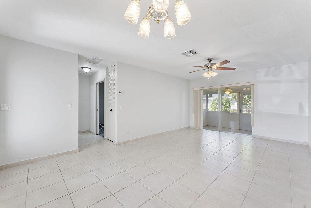 For Sale: $99,000 (1 beds, 1 baths, 612 Square Feet)